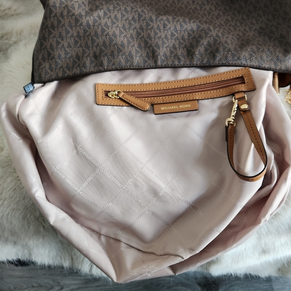 Big MICHAEL KORS Sachtel Bag Purse Handbag w Gifts 🎁 Like NEW - Picture 10 of 12